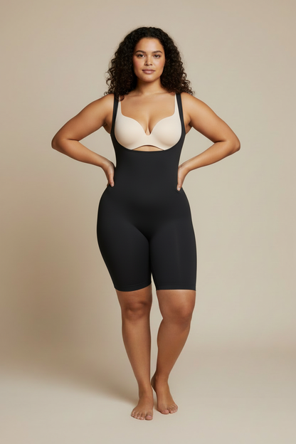 Modell svart shapewear med bh